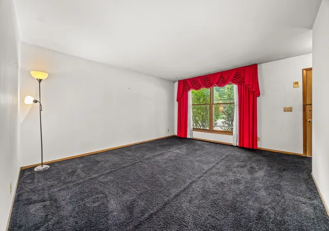 Photo 3 of Single family home for sale at 891 Laurel Dr, Aurora, IL 60506 | MLS# 12746275 | Listing updated on 2026-09-12