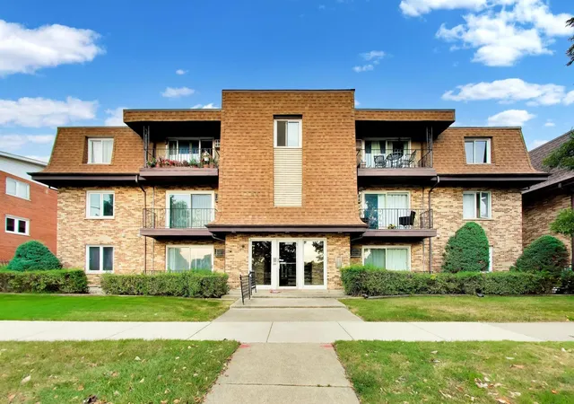 Photo 1 of Condo for sale at 10830 Kilpatrick Ave #1SE, Oak Lawn, IL 60453 | MLS# 12746282 | Listing updated on 2026-09-24