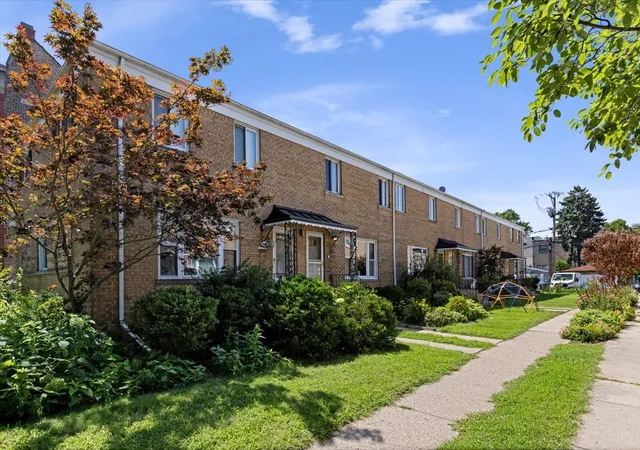 Townhouse for sale at 4618 N Paulina St, Chicago, IL 60640 | MLS# 12746338