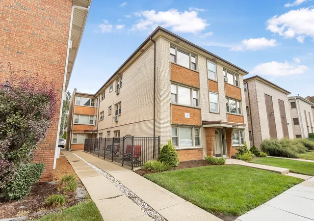 Photo 3 of Condo for sale at 6845 N Northwest Hwy #3E, Chicago, IL 60631 | MLS# 12746351 | Listing updated on 2026-09-12