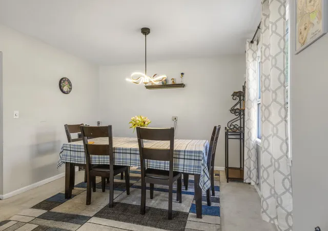 Photo 4 of Single family home for sale at 309 E Walnut St, Roselle, IL 60172 | MLS# 12746415 | Listing updated on 2026-09-24