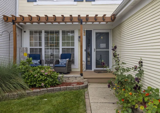Listing Photo 3 - Condo for sale in building located at 2309 Mdws Ln, Round Lake Beach, IL 60073