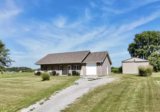 Photo 3 of Single family home for sale at 1050 Campground Rd, Ava, IL 62907 | MLS# 12746507 | Listing updated on 2026-09-25