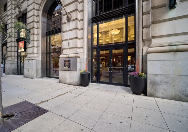 Photo 1 of Condo for sale at 212 W Washington St #1504, Chicago, IL 60606 | MLS# 12746539 | Listing updated on 2026-10-20