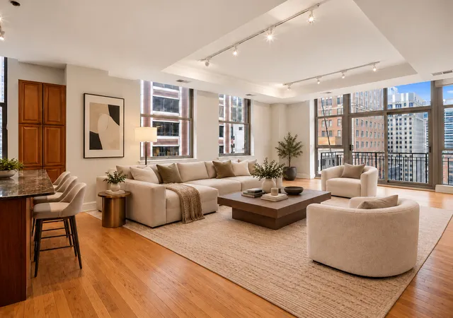 Photo 4 of Condo for sale at 212 W Washington St #1504, Chicago, IL 60606 | MLS# 12746539 | Listing updated on 2026-10-20