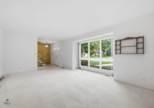 Photo 2 of Sale Pending at 681 Smoke Tree Rd, Deerfield, IL 60015 | MLS# 12746552 | Listing updated on 2026-10-03