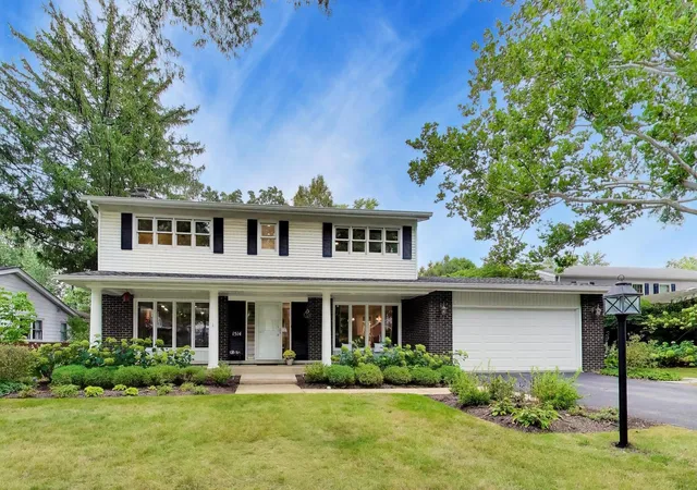 Photo 2 of Single family home for sale at 1514 Chapel Ct, Northbrook, IL 60062 | MLS# 12746594 | Listing updated on 2026-09-29