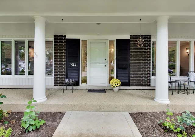 Photo 3 of Single family home for sale at 1514 Chapel Ct, Northbrook, IL 60062 | MLS# 12746594 | Listing updated on 2026-09-29