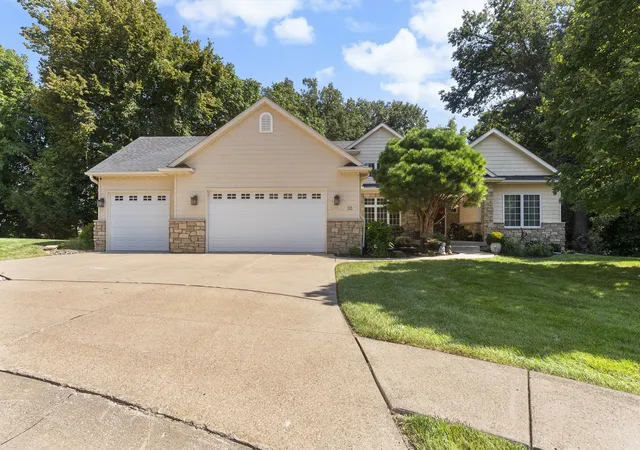 Single family home for sale at 33 Chippiannock Pl, Rock Island, IL 61201 | MLS# 12746600