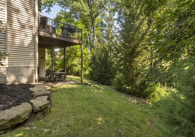 Photo 4 of Single family home for sale at 33 Chippiannock Pl, Rock Island, IL 61201 | MLS# 12746600 | Listing updated on 2026-09-22
