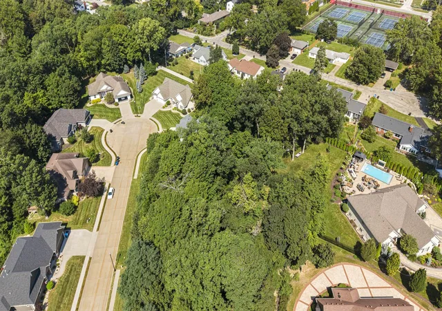 Photo 2 of Sale Pending at 31 Chippiannock Pl, Rock Island, IL 61201 | MLS# 12746601 | Listing updated on 2026-10-02