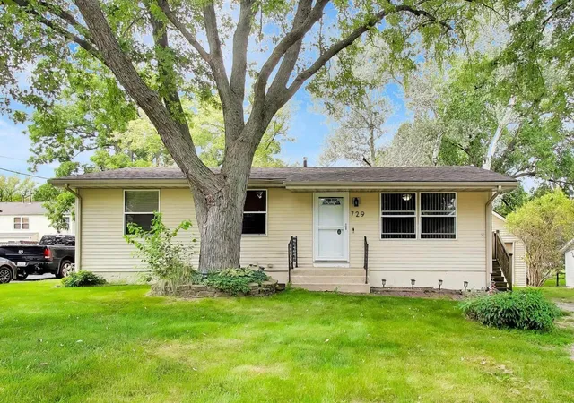 Photo 1 of Single family home for sale at 729 Brink St, Woodstock, IL 60098 | MLS# 12746611 | Listing updated on 2026-09-06