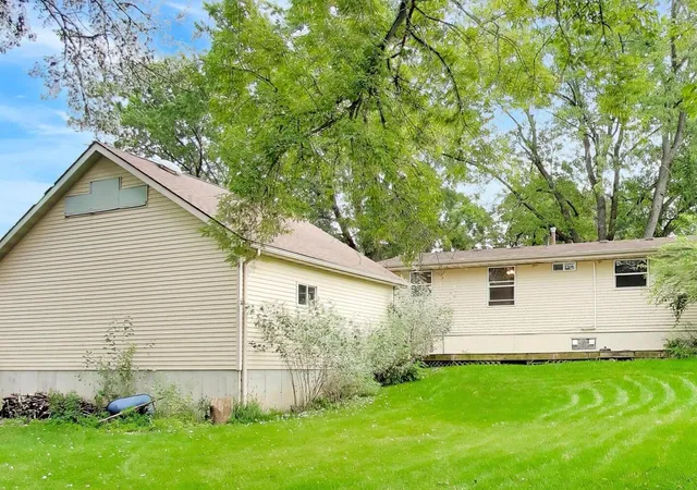 Photo 3 of Single family home for sale at 729 Brink St, Woodstock, IL 60098 | MLS# 12746611 | Listing updated on 2026-09-06