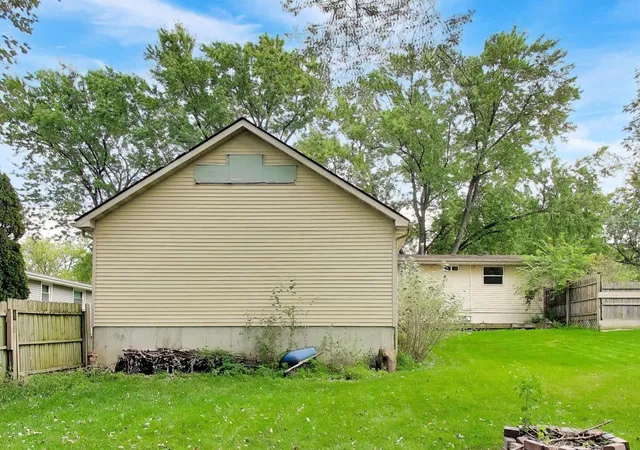 Photo 4 of Single family home for sale at 729 Brink St, Woodstock, IL 60098 | MLS# 12746611 | Listing updated on 2026-09-06