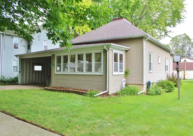 Single family home for sale at 416 E Benton St, Morris, IL 60450 | MLS# 12746621