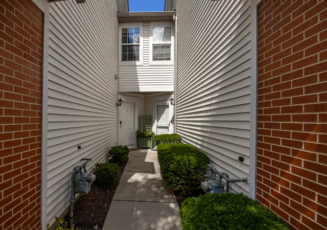 Listing Photo 4 - Condo for sale in building located at 24013 W Walnut Cir, Plainfield, IL 60585