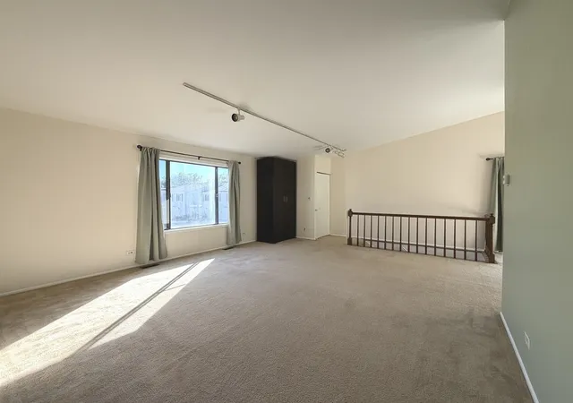 Listing Photo 4 - Condo for sale in building located at 366 Washington Ct, Vernon Hills, IL 60061 - Unit #366