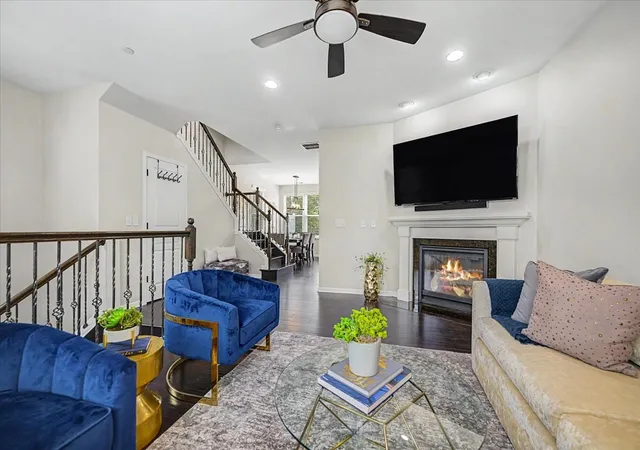 Photo 3 of Townhouse for sale at 3279 Coral Ln, Glenview, IL 60026 | MLS# 12746652 | Listing updated on 2026-09-09