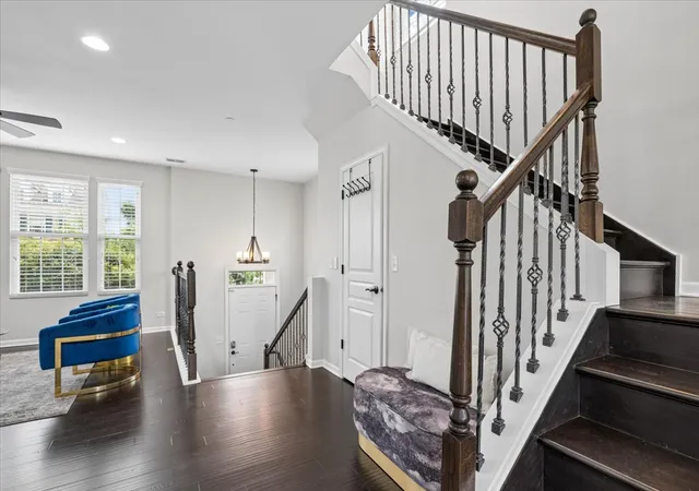 Photo 4 of Townhouse for sale at 3279 Coral Ln, Glenview, IL 60026 | MLS# 12746652 | Listing updated on 2026-09-09