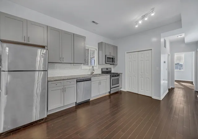Photo 3 of House for sale at 4908 W Byron St, Chicago, IL 60641 | MLS# 12746673 | Listing updated on 2026-10-29