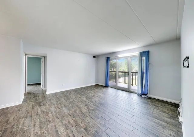 Listing Photo 3 - Condo for sale in building located at 6443 Clarendon Hls Rd, Willowbrook, IL 60527 - Unit #301C