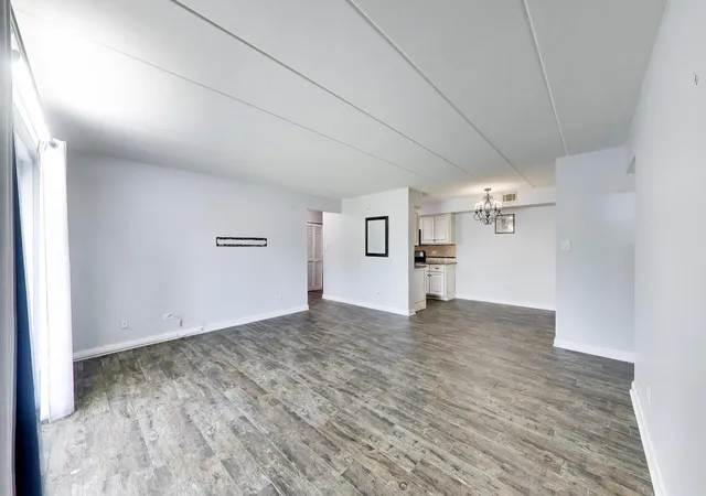 Listing Photo 5 - Condo for sale in building located at 6443 Clarendon Hls Rd, Willowbrook, IL 60527 - Unit #301C