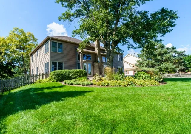 Photo 3 of Single family home for sale at 360 Ambria Dr, Mundelein, IL 60060 | MLS# 12746678 | Listing updated on 2026-09-30