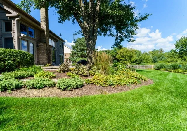 Photo 3 of Single family home for sale at 360 Ambria Dr, Mundelein, IL 60060 | MLS# 12746678 | Listing updated on 2026-09-30