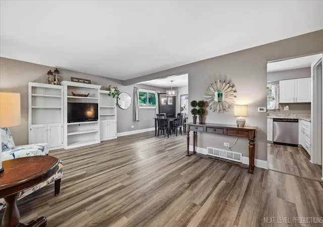 Photo 2 of Single family home for sale at 1612 Forrest Blvd, St. Charles, IL 60174 | MLS# 12746682 | Listing updated on 2026-09-22