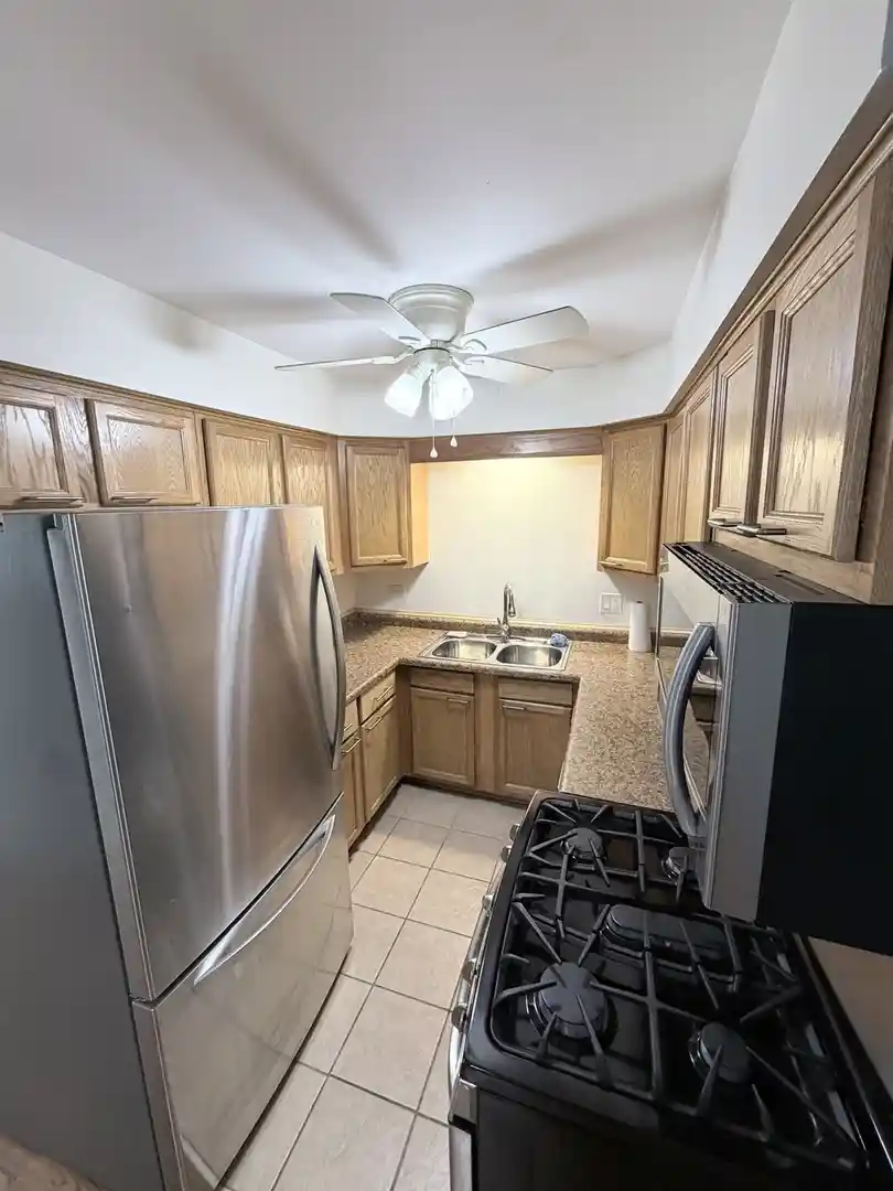 Listing Photo 2 - Condo for sale in 7005 99Th St located at 7005 99Th St, Chicago Ridge, IL 60415 - Unit #2W