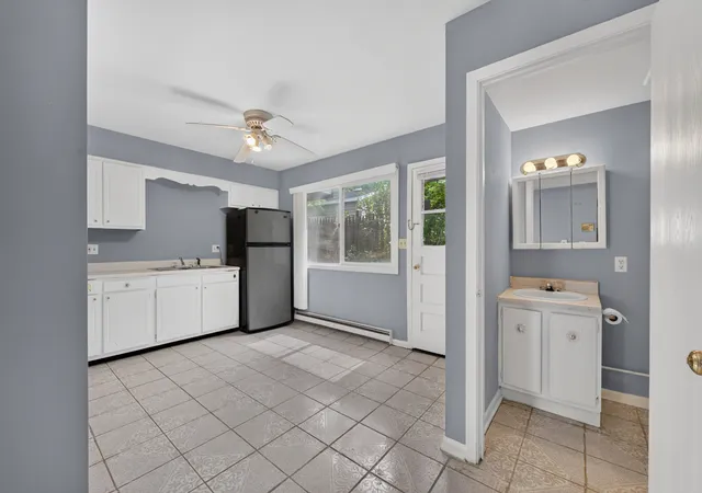 Listing Photo 5 - Condo for sale in building located at 217-219 Stuart Ave, Aurora, IL 60505