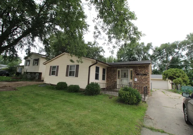 Photo 1 of Single family home for sale at 37294 N Grandwood Dr, Gurnee, IL 60031 | MLS# 12746728 | Listing updated on 2026-09-21