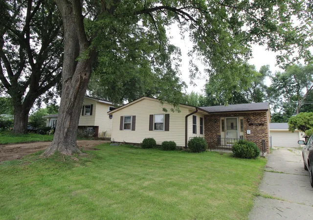 Photo 2 of Single family home for sale at 37294 N Grandwood Dr, Gurnee, IL 60031 | MLS# 12746728 | Listing updated on 2026-09-21