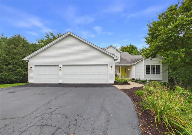Photo 2 of Single family home for sale at 11497 Ridgecrest Dr, Roscoe, IL 61073 | MLS# 12746732 | Listing updated on 2026-09-06