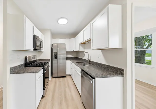 Photo 4 of Townhouse for sale at 403 Monet Cir, Bolingbrook, IL 60440 | MLS# 12746744 | Listing updated on 2026-09-06