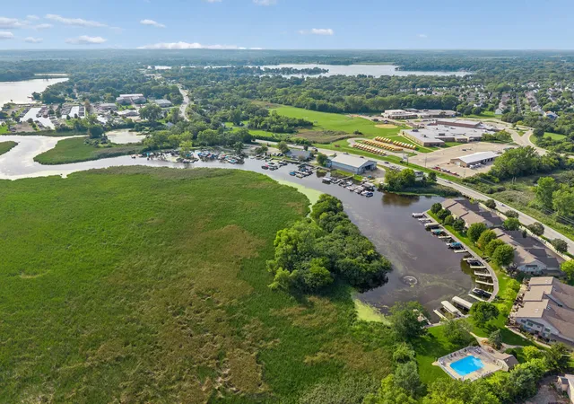 Listing Photo 5 - Condo for sale in building located at 814 W Il Rte 173, Antioch, IL 60002 - Unit #814