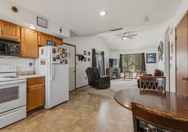 Listing Photo 5 - Condo for sale in building located at 601 S 3Rd St, Fisher, IL 61843 - Unit #B