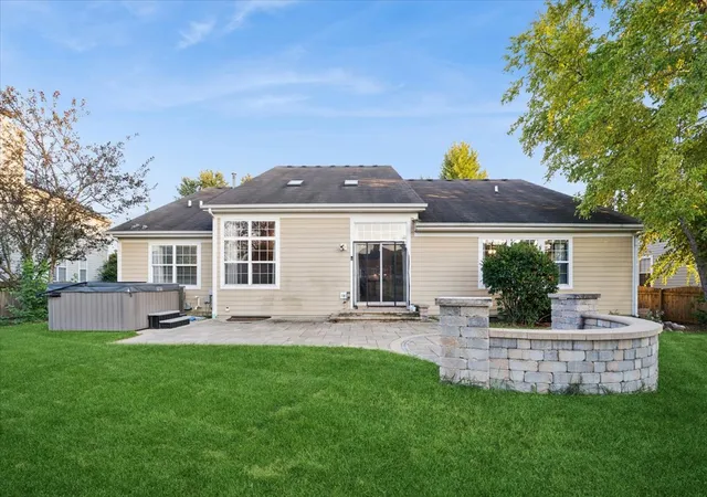 Photo 2 of Single family home for sale at 332 Red Rock Ln, Elgin, IL 60124 | MLS# 12746768 | Listing updated on 2026-09-07