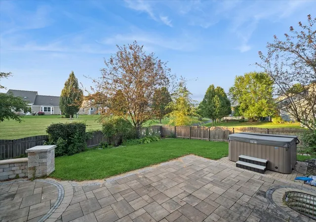 Photo 3 of Single family home for sale at 332 Red Rock Ln, Elgin, IL 60124 | MLS# 12746768 | Listing updated on 2026-09-07