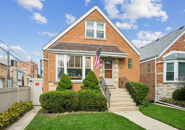 Photo 1 of Single family home for sale at 6228 W Huntington St, Chicago, IL 60646 | MLS# 12746803 | Listing updated on 2026-09-14