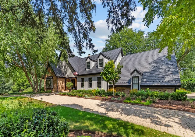 Photo 2 of Sale Pending at 689 Thompsons Way, Inverness, IL 60067 | MLS# 12746809 | Listing updated on 2026-09-24