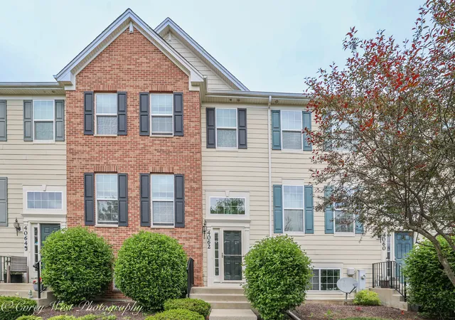 Photo 1 of Sale Pending at 4062 Pompton Ave, Elgin, IL 60124 | MLS# 12746819 | Listing updated on 2026-09-30