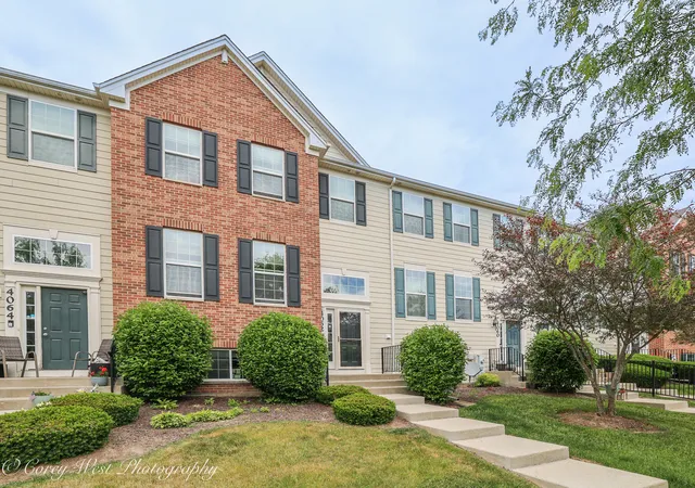 Photo 2 of Sale Pending at 4062 Pompton Ave, Elgin, IL 60124 | MLS# 12746819 | Listing updated on 2026-09-30