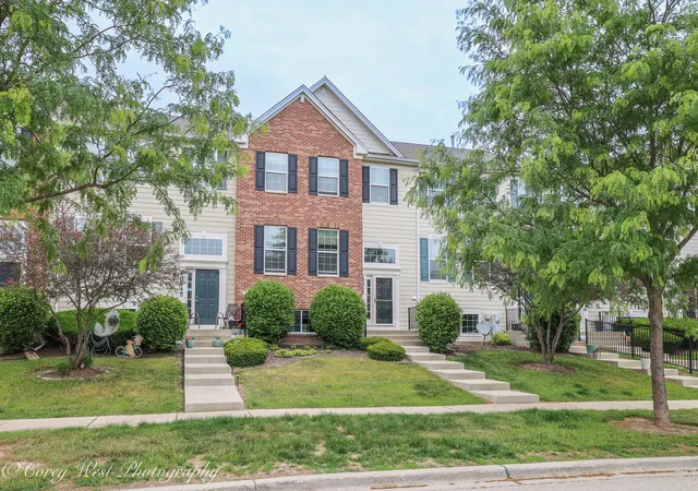 Photo 3 of Sale Pending at 4062 Pompton Ave, Elgin, IL 60124 | MLS# 12746819 | Listing updated on 2026-09-30