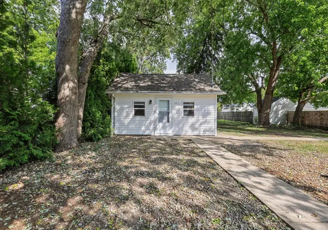 Single family home for sale at 604 E Houghton St, Tuscola, IL 61953 | MLS# 12746826