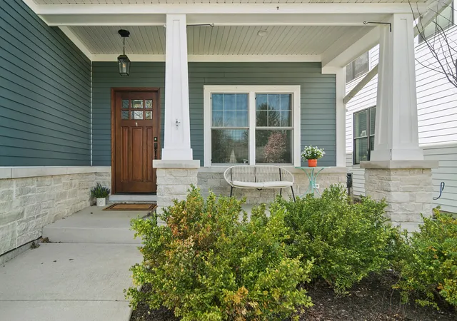 Photo 2 of Sale Pending at 302 N Elm St, Mount Prospect, IL 60056 | MLS# 12746829 | Listing updated on 2026-10-08