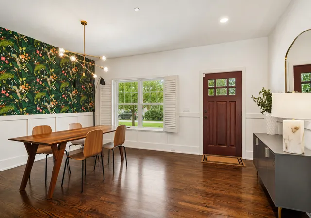 Photo 4 of Sale Pending at 302 N Elm St, Mount Prospect, IL 60056 | MLS# 12746829 | Listing updated on 2026-10-08