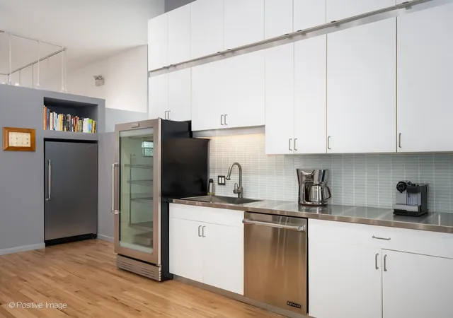 Photo 4 of Condo for sale at 400 N Racine Ave #105, Chicago, IL 60642 | MLS# 12746841 | Listing updated on 2026-10-06
