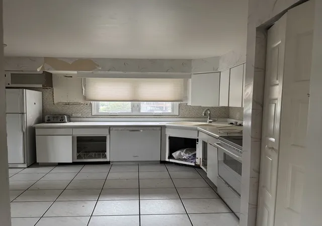 Photo 3 of Condo for sale at 9374 Landings Ln #201, Des Plaines, IL 60016 | MLS# 12746842 | Listing updated on 2026-09-16