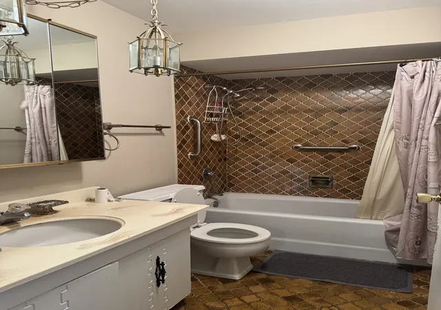 Listing Photo 5 - Condo for sale in building located at 9374 Landings Ln, Des Plaines, IL 60016 - Unit #201